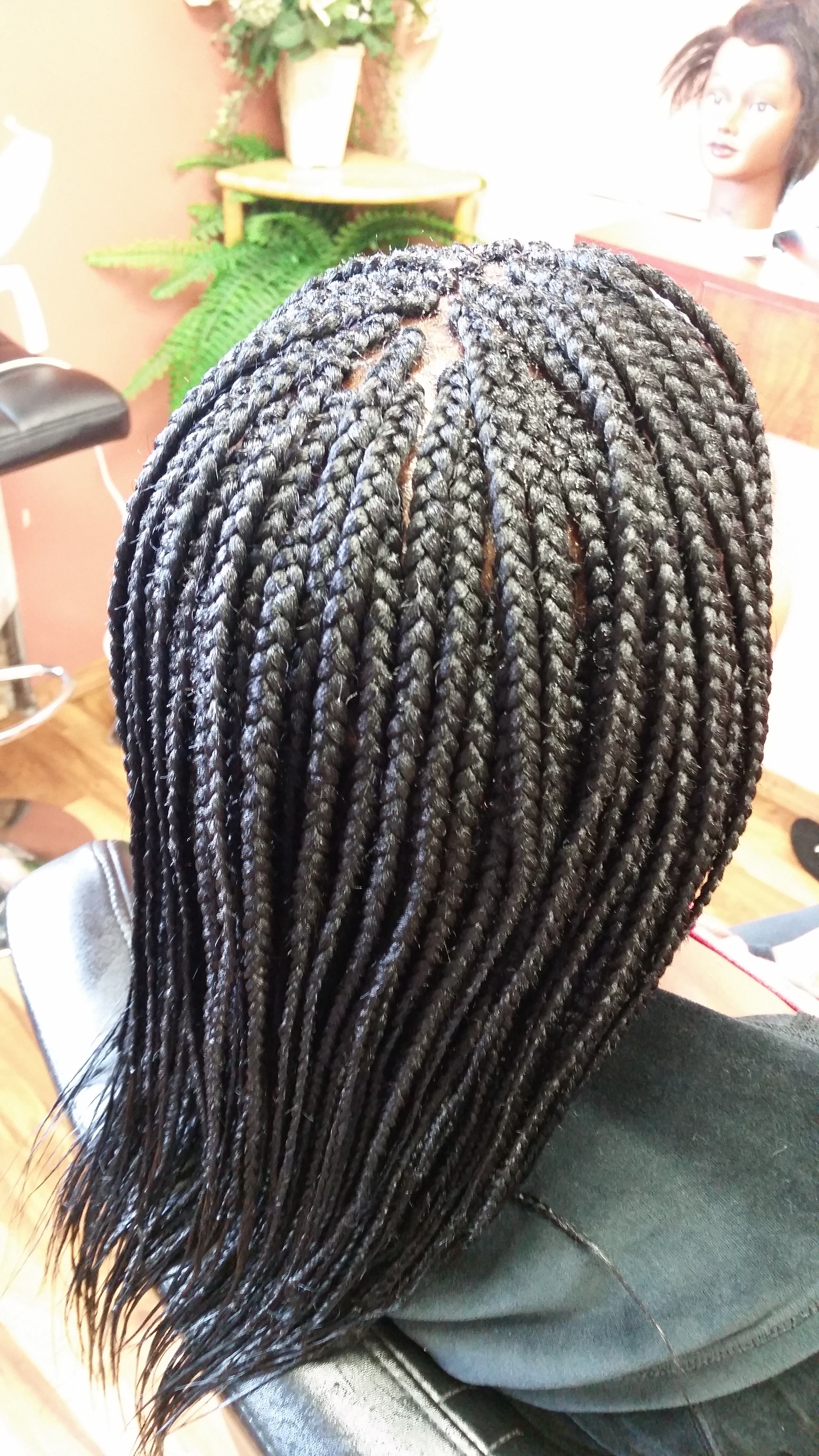 Neseem's Hair Design in Bolingbrook, IL
