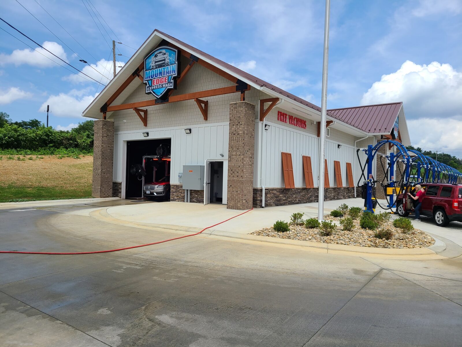 Mountain Edge Express Wash in Wytheville, VA (3)