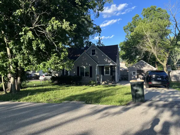 Sebastian Regium Realtor in Burbank, IL (2)