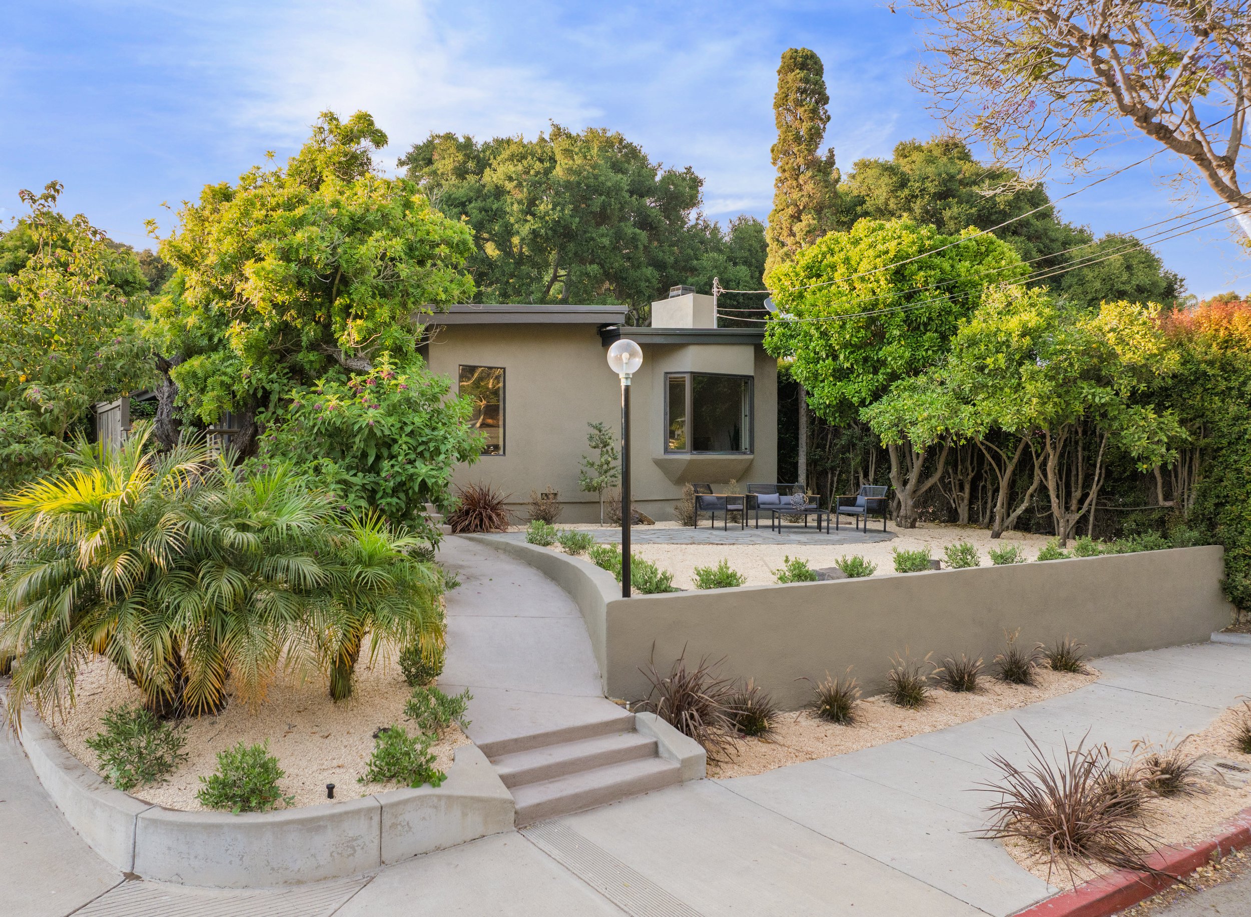 We Sell Real Estate: Tamara McLean & Phyllis Coonce in Santa Barbara, CA