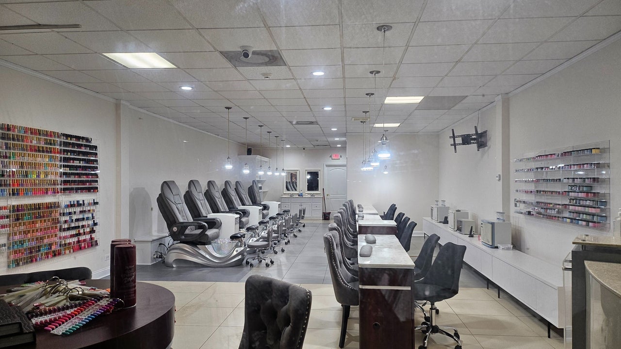 Brilliant Nails Lounge in Schaumburg, IL (2)
