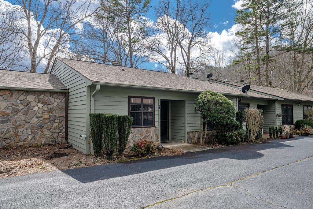 The Vickie Kimsey Team - Re/Max Mountain Properties in Franklin, NC (2)