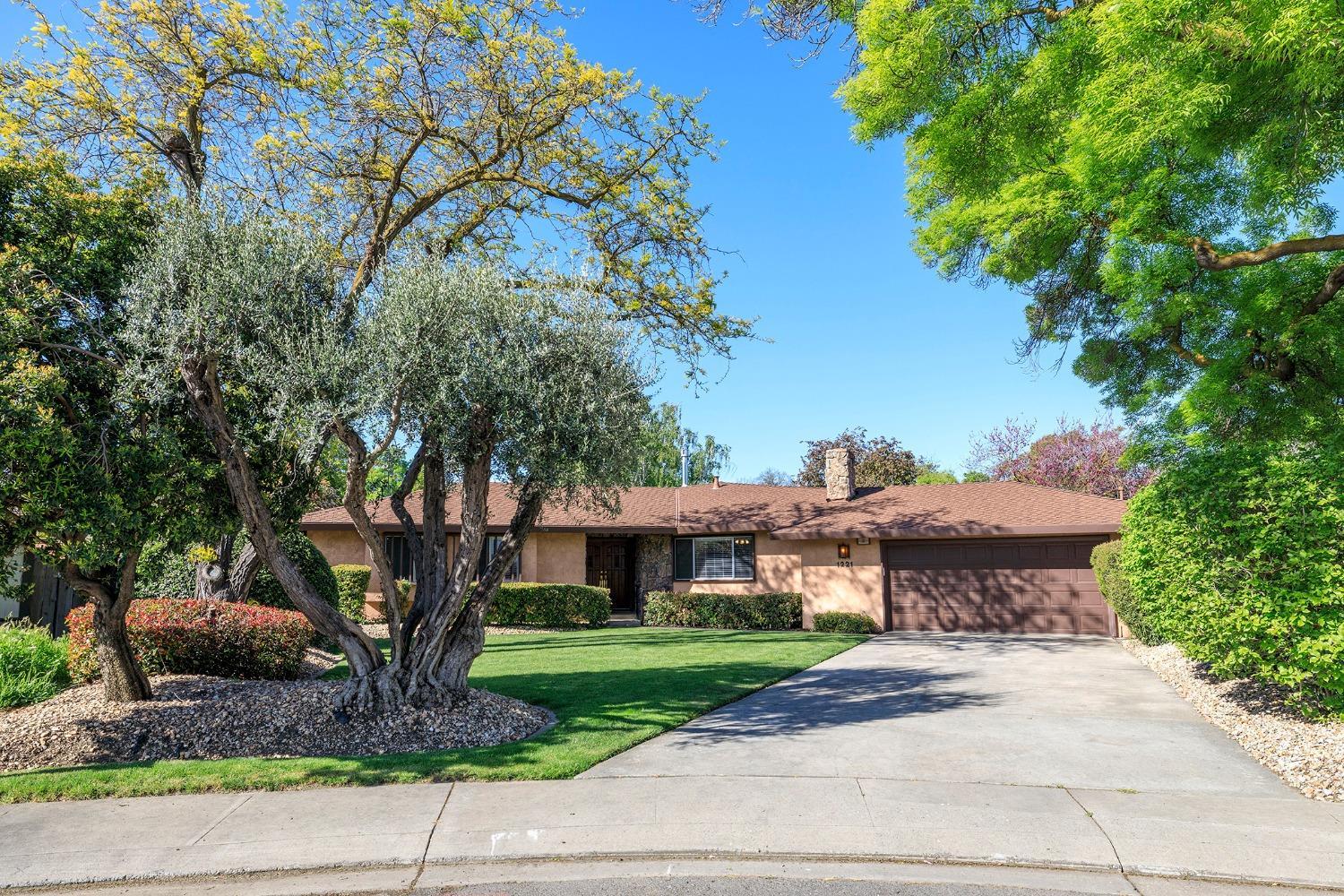 12 Doors Real Estate in Modesto, CA