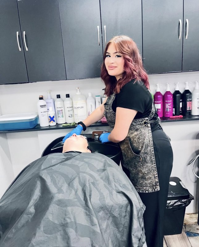 Hill Top Salon & Barber Hesperia in Hesperia, CA (4)