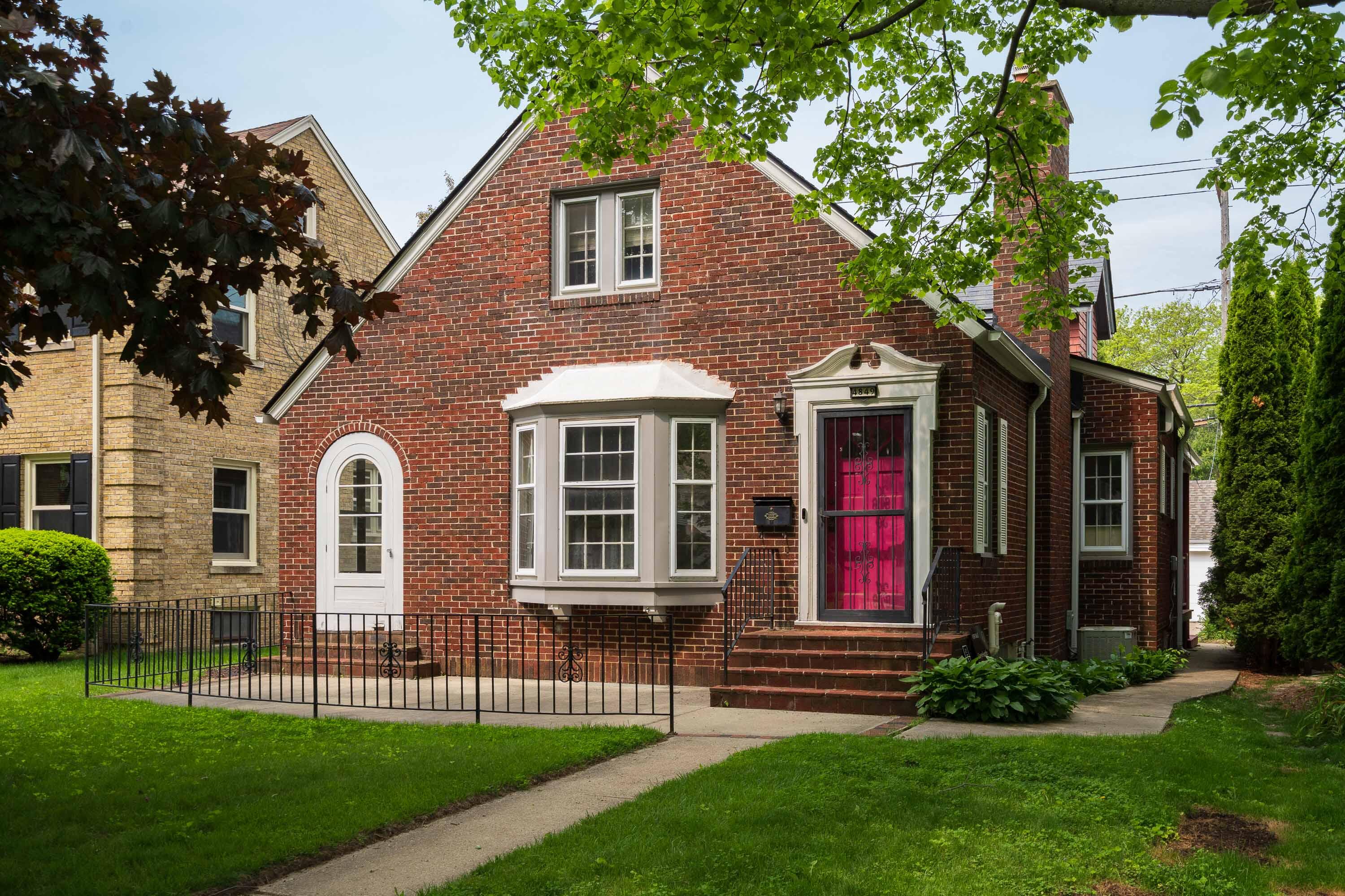 Caryn Luethe - Real Estate Agent in Delafield, WI (4)