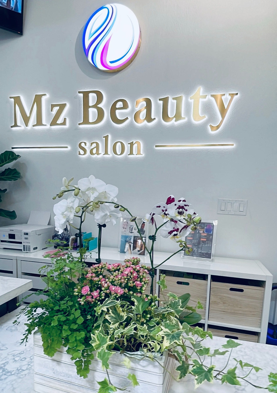MZ beauty Salon in 邮政编码: 94401, CA