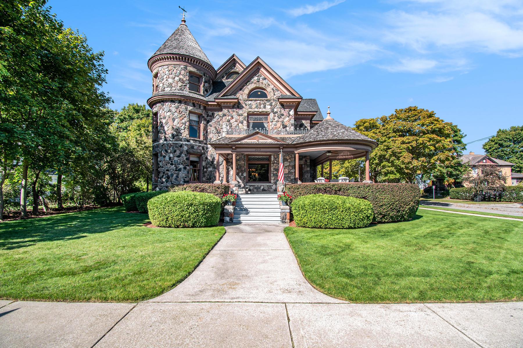 Signature Sotheby's International Realty in Grosse Pointe, MI