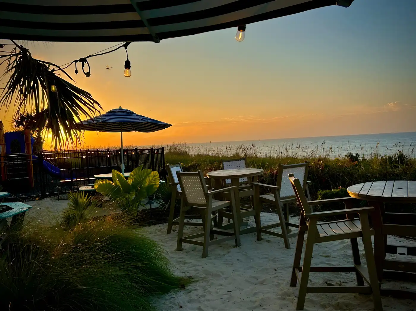 Rising Tide Coastal Fare & Surfside Bar in Pine Knoll Shores, NC (2)