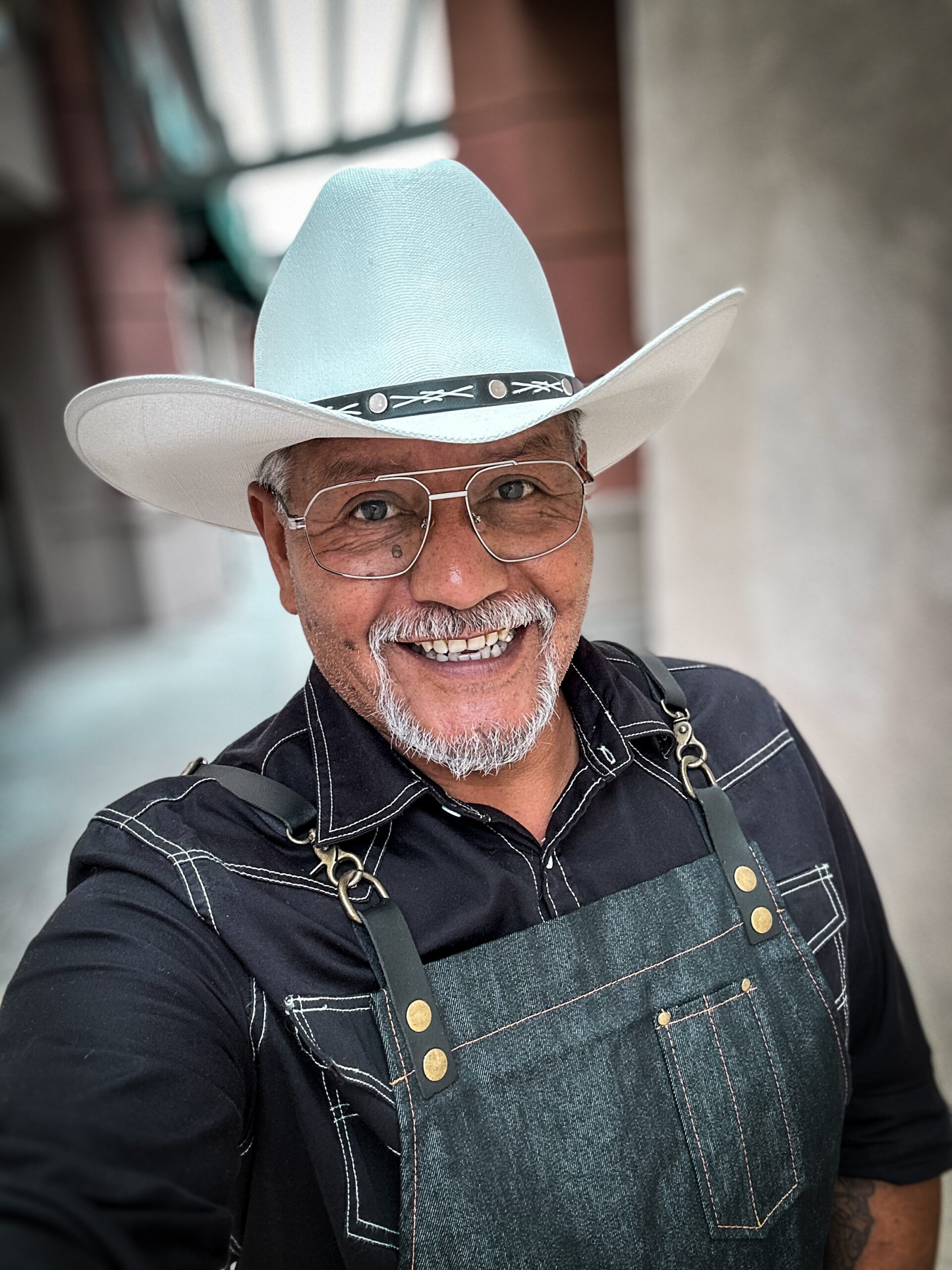Master Hair Colorist Martin Rodriguez in Fountain Valley, CA (2)