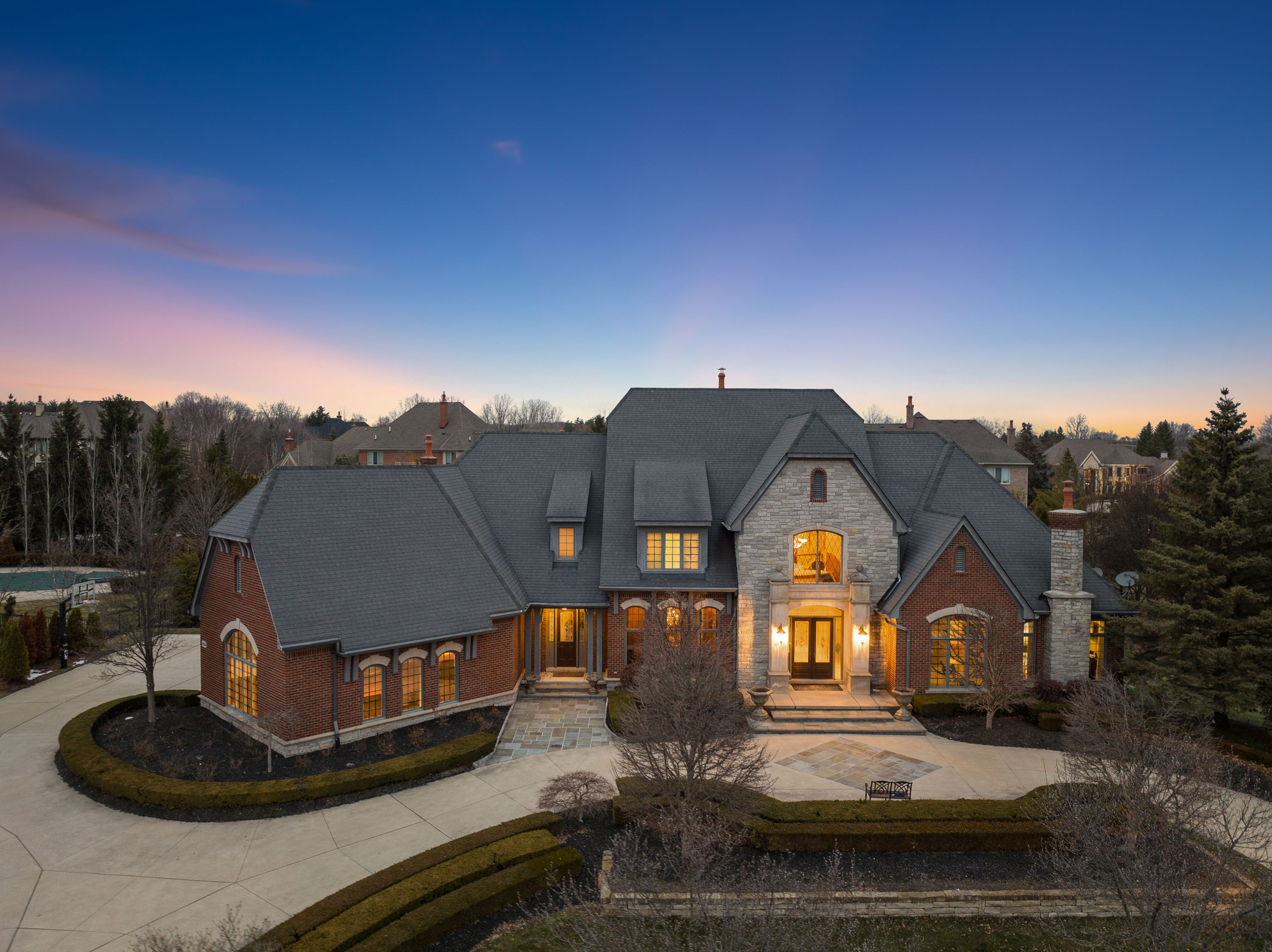 Maxim Properties in Farmington Hills, MI