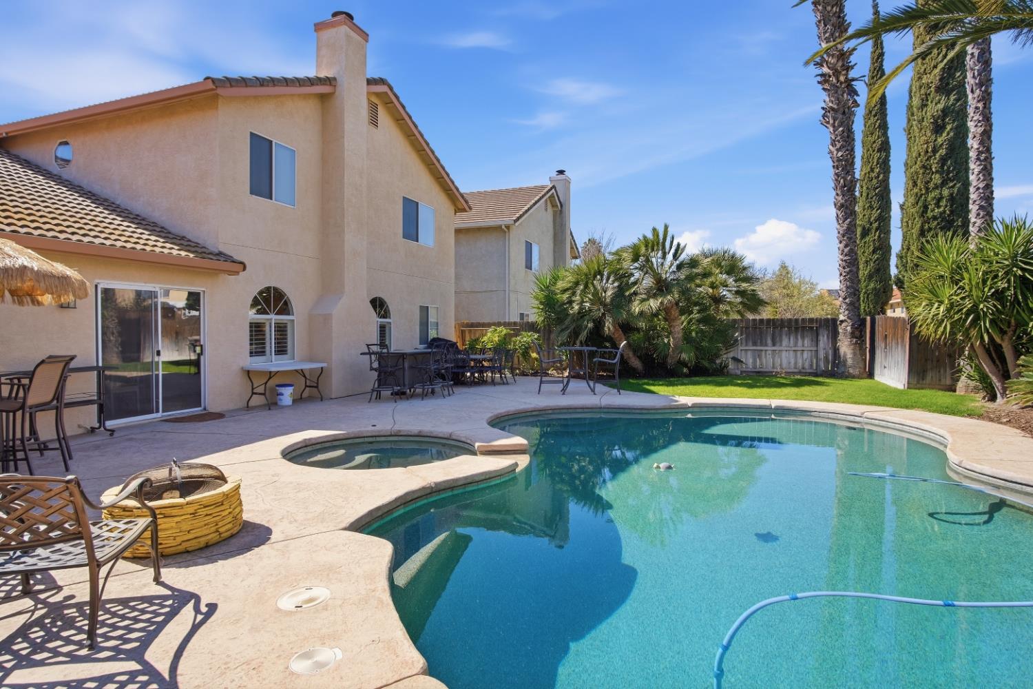 Naomi Townsend Realtor® Lic 01828933 in Los Banos, CA (2)