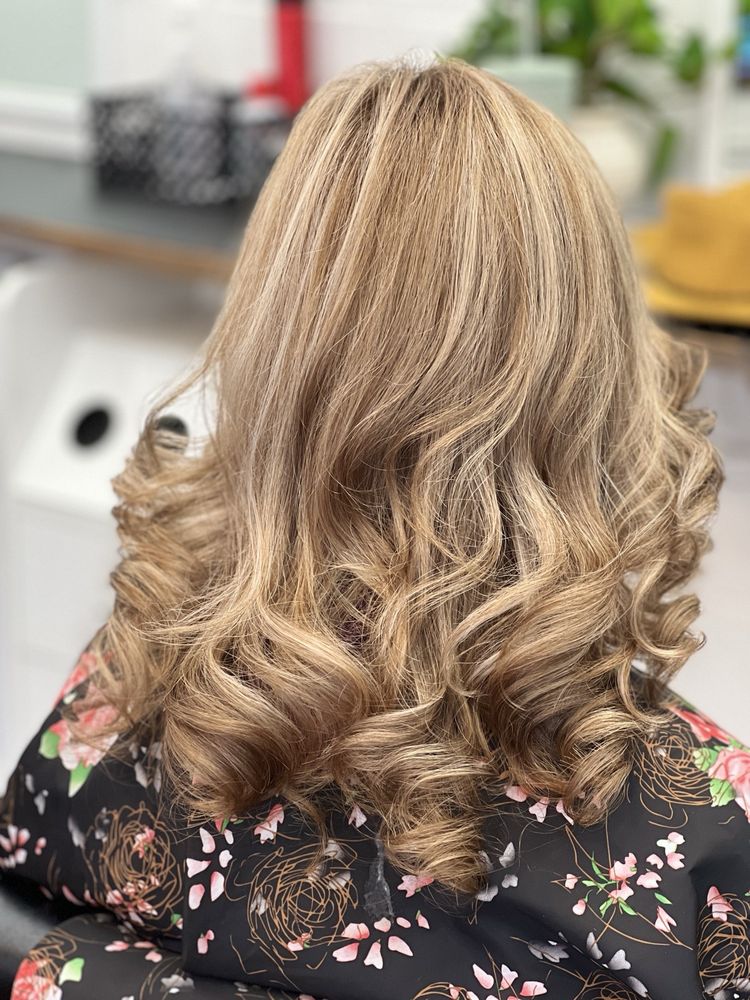 UR Beauty Salon in Sebastopol, CA