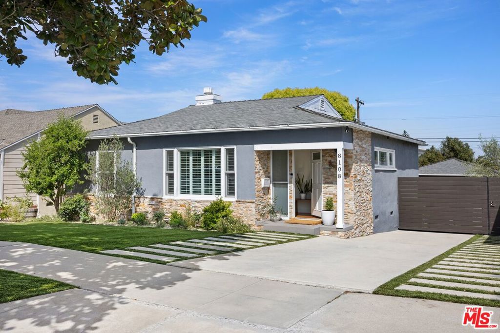Nicole Niquette Real Estate Group in Hermosa Beach, CA (4)