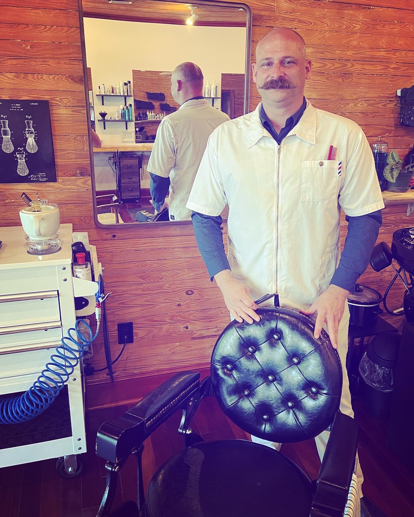 Poiema Salon featuring Signum Crucis Barbershop in Southport, NC (4)
