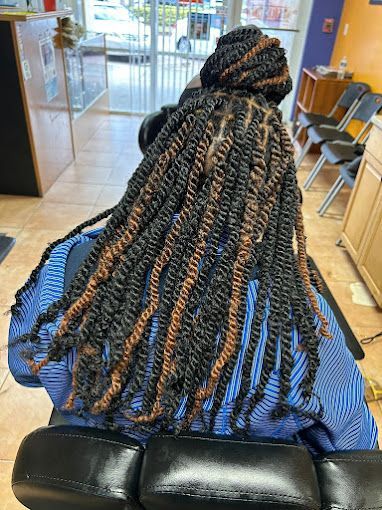 J J Hair & Nail Salon in Lauderdale Lakes, FL