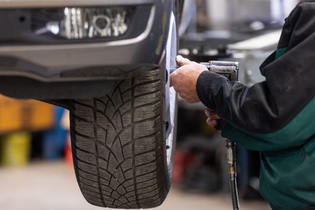 Advanced Auto Service & Tires in Long Beach, CA (3)