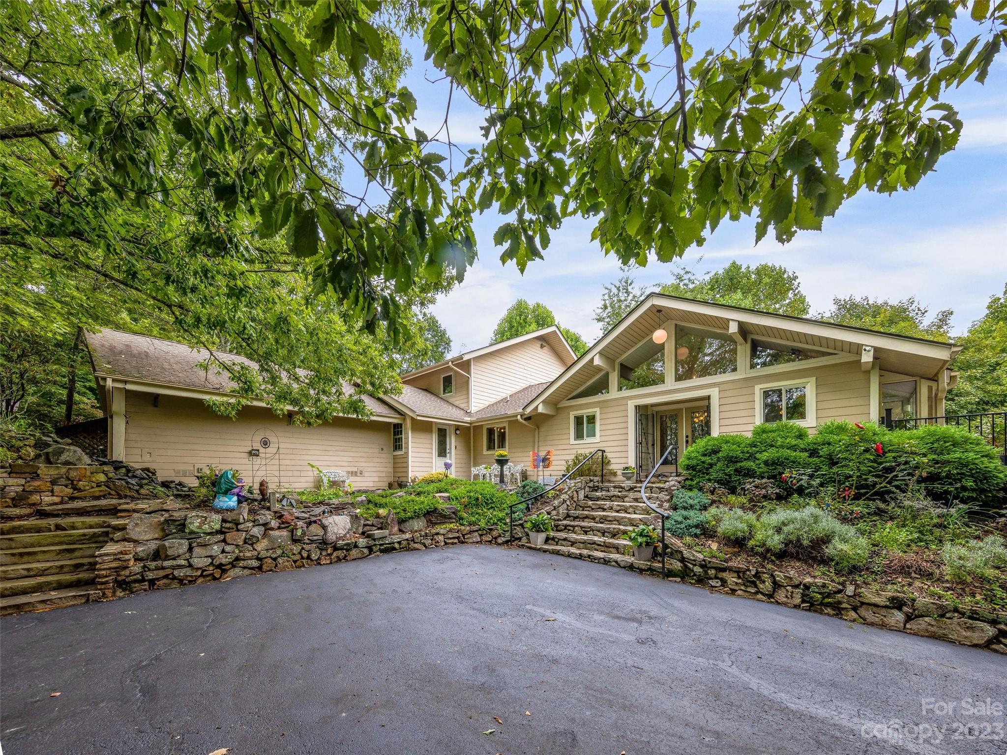 Angela McCoy Shuey, Realtor Nest Realty in Enka, NC (5)