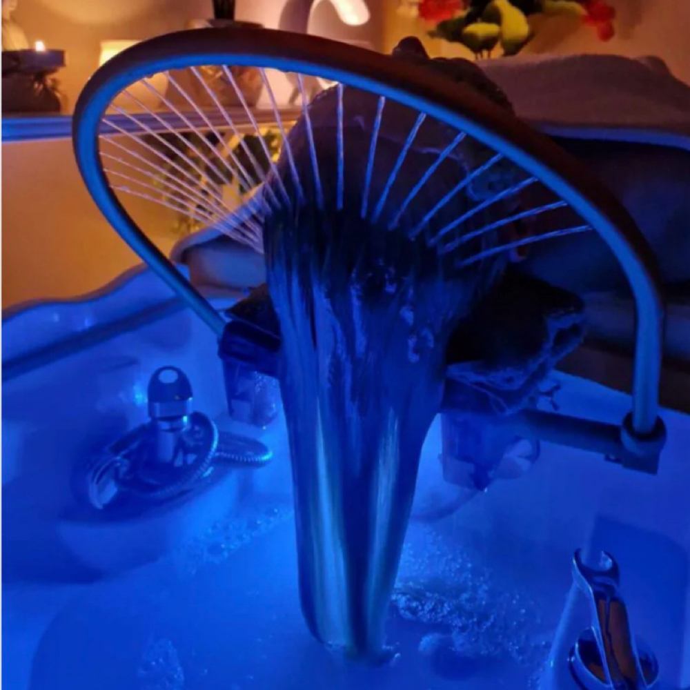 Glow Beauty Bar in Manitowoc, WI (2)
