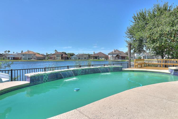 Real Estate by the Waters in Vancourt, TX (3)