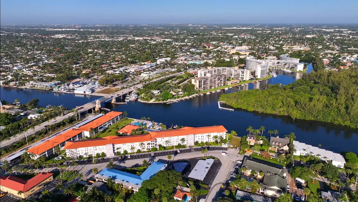 Beth Daly Broker Associate Realtor RE/MAX Experience by the Sea in Wilton Manors, FL (2)