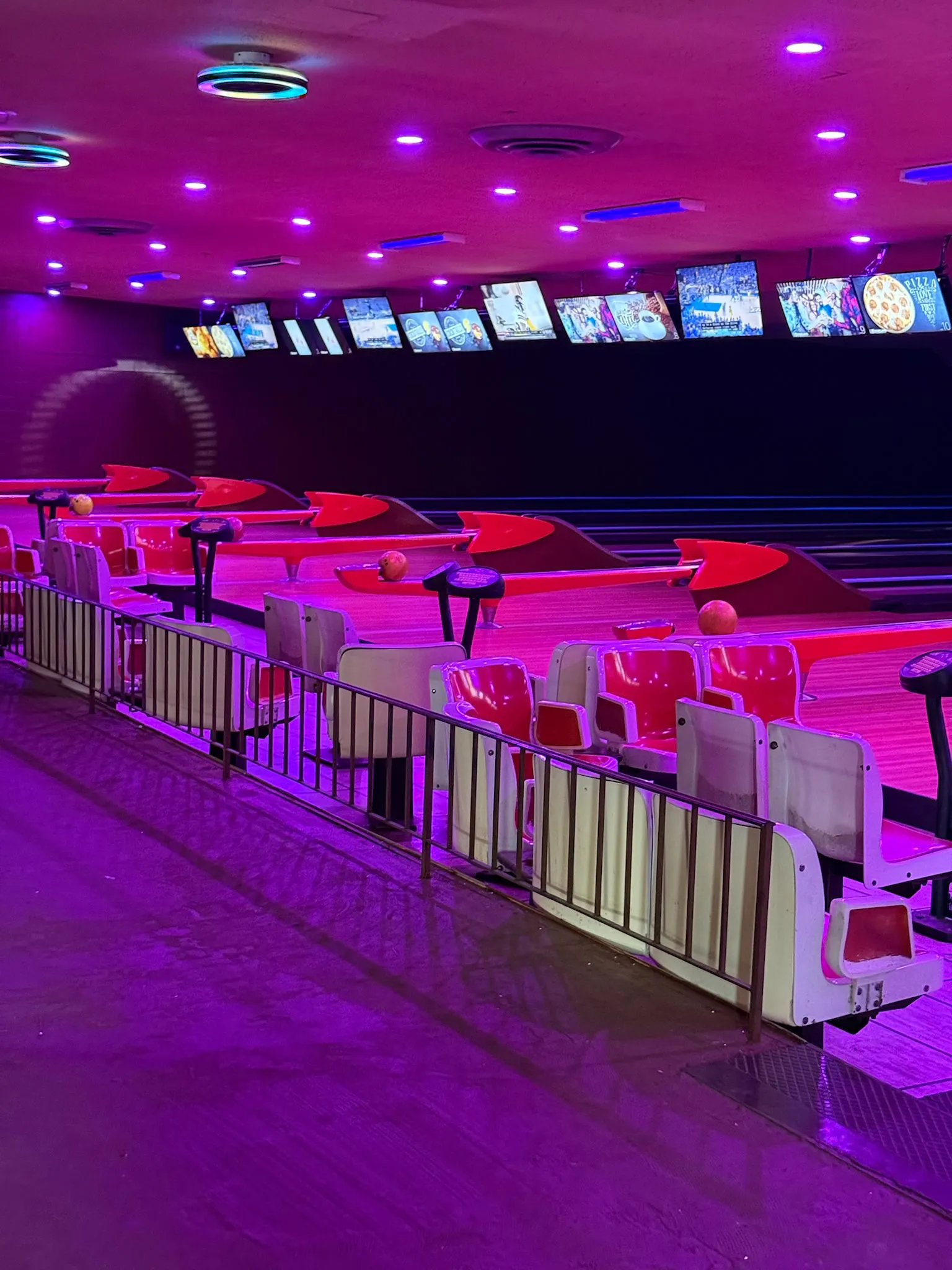 Strikes & Bites Bowl in Lansing, IL (4)