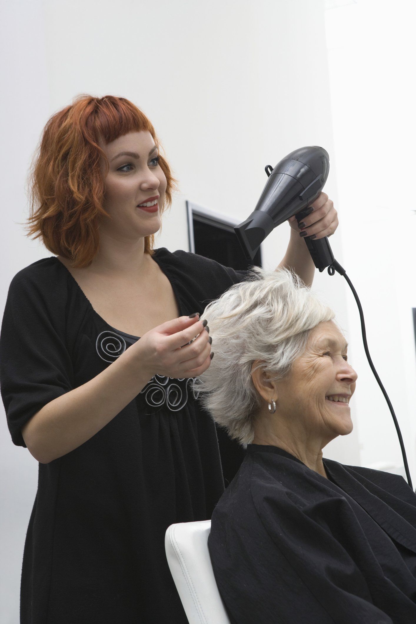 Elegante Details Full Service Salon in White Oak, PA (3)