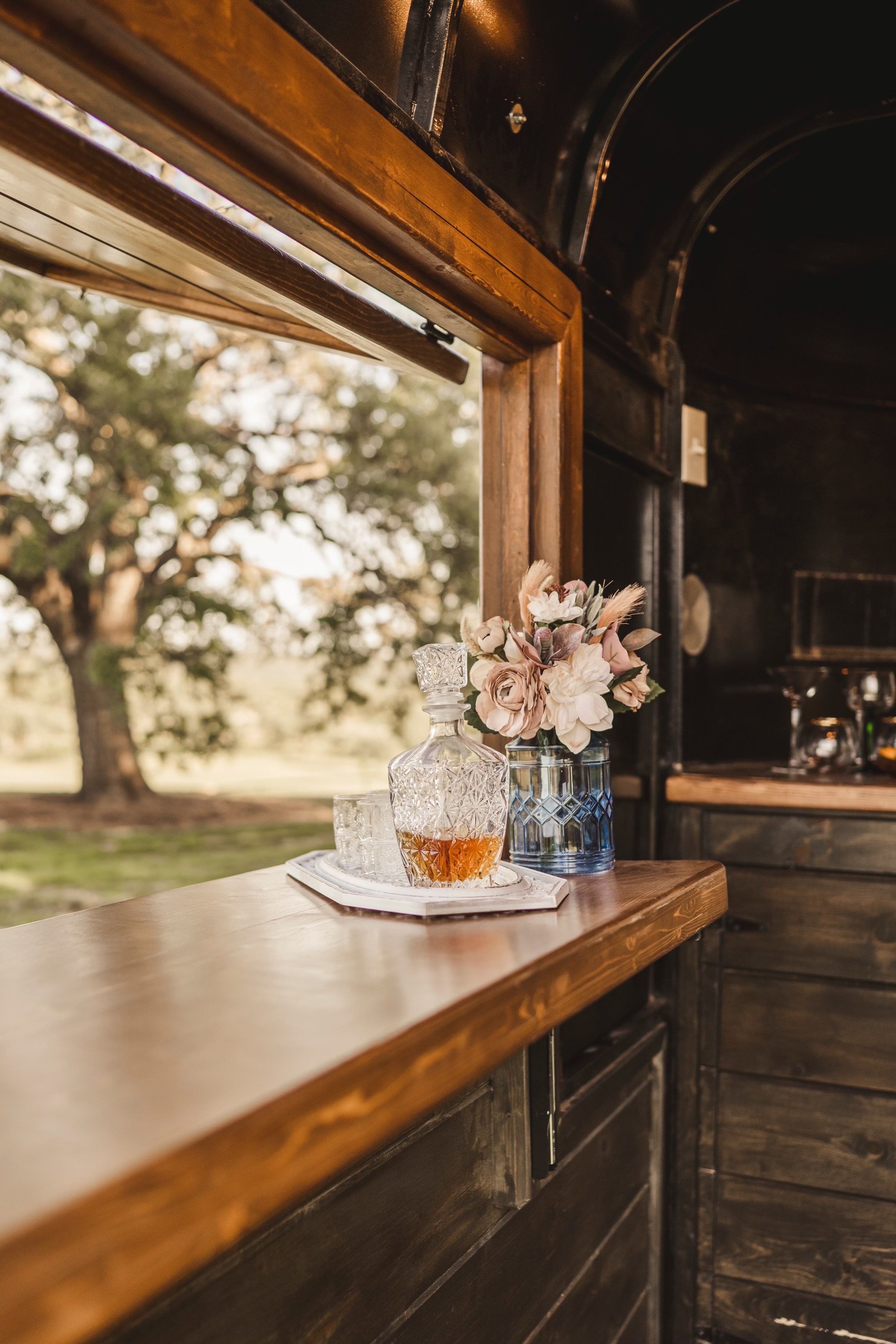 Black Betty Mobile Bar in Glen Rose, TX (4)