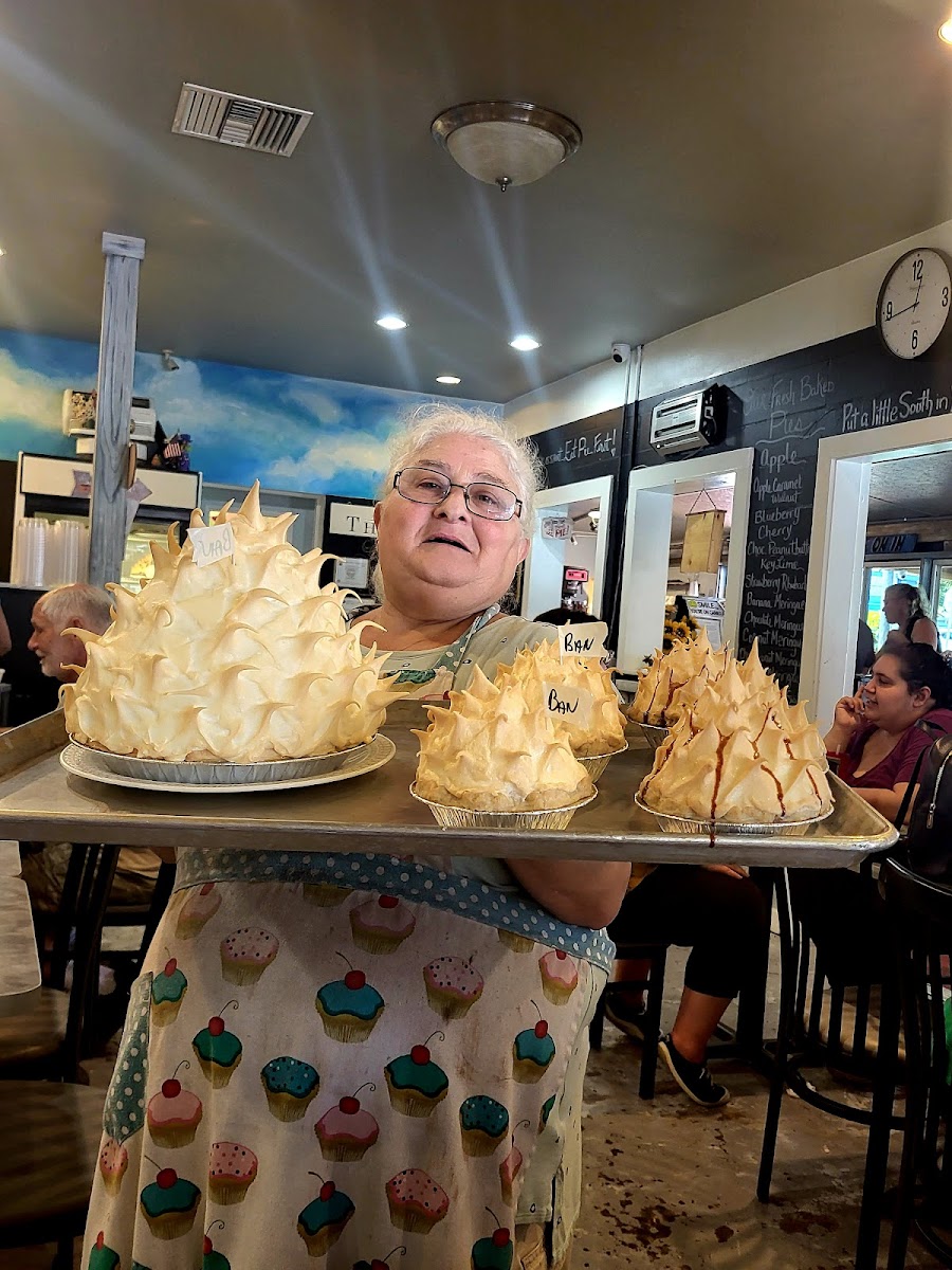 Front Porch Restaurant & Pie Shop in Dunnellon, FL (6)