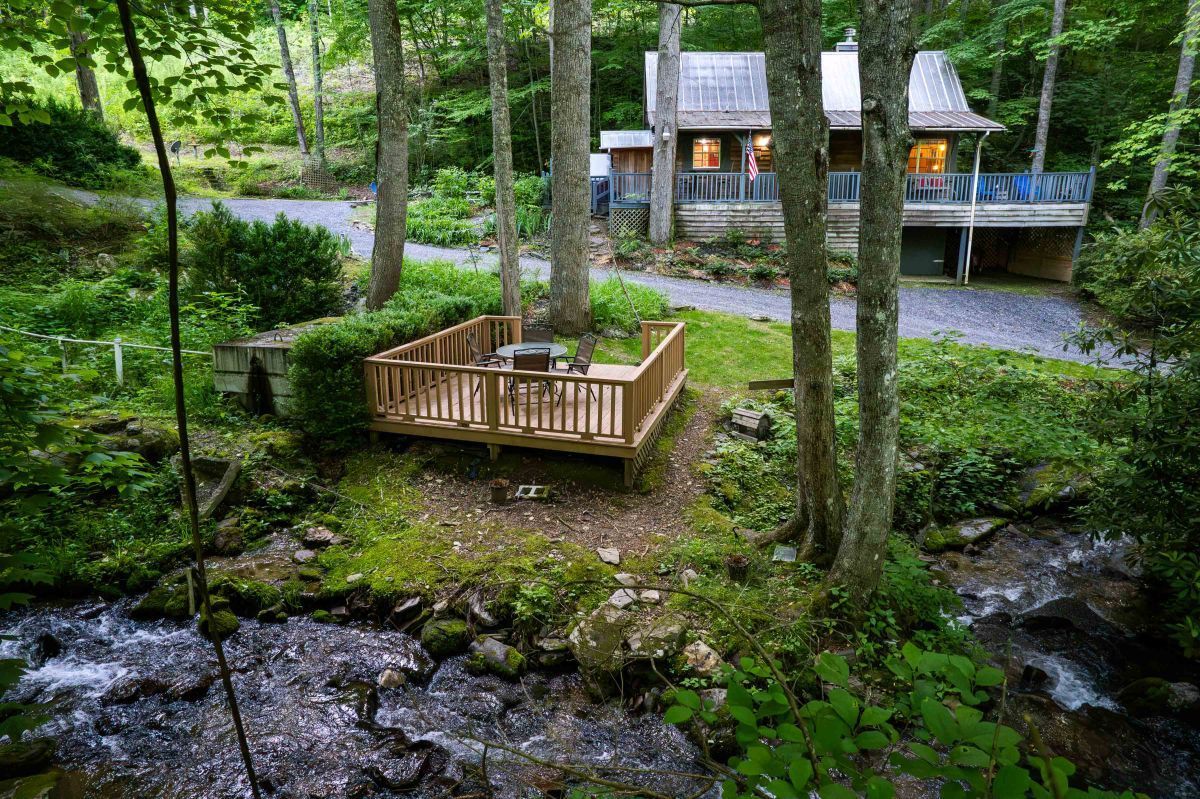 Yellow Rose Real Estate and Cabin Rentals in Bryson City, NC (4)