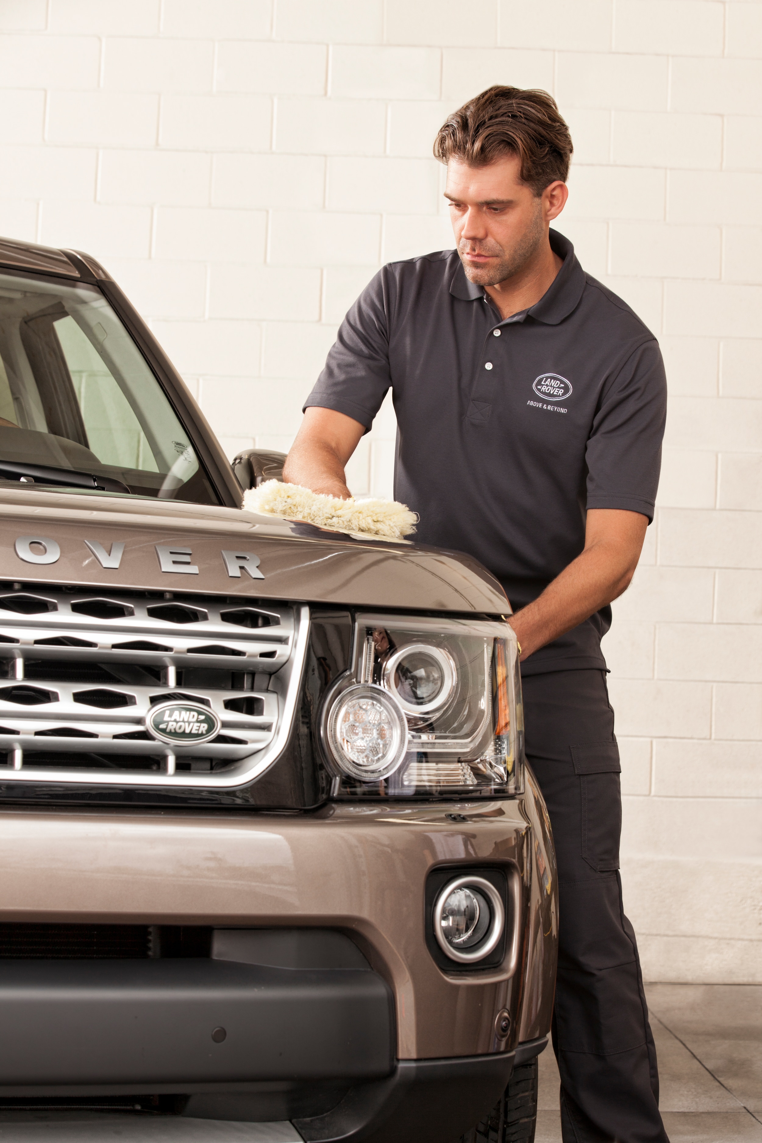 Jaguar Land Rover Newport Beach Service Department in Newport Beach, CA