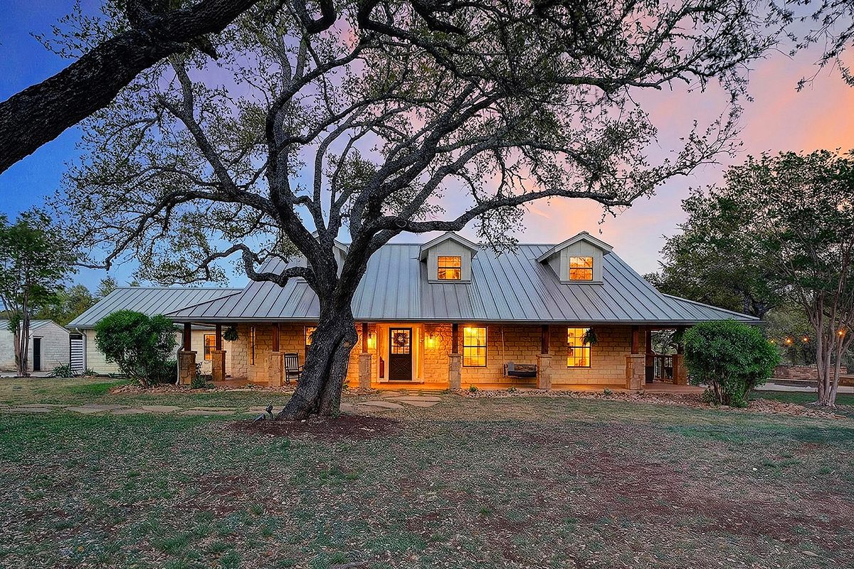 Lauren Clark, Magnolia Realty in Dripping Springs, TX (2)