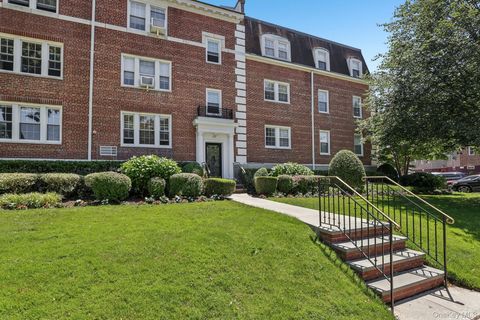 Howard Hanna | Coach Realtors - Garden City in Garden City, NY (2)