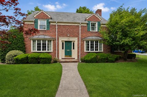 Howard Hanna | Coach Realtors - Garden City in Garden City, NY (4)