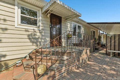 Howard Hanna | Coach Realtors - Garden City in Garden City, NY (5)