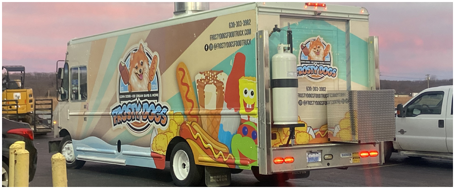 Frosty Dogs Food Truck in Bolingbrook, IL (2)